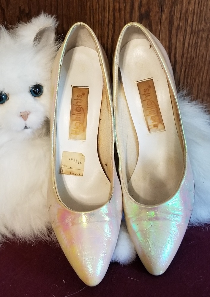 Highlights mother of pearl look dress heels